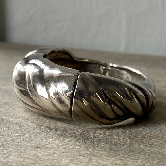 Silver Art Nouveau Style Hinged Bangle - Picture 4 of 6